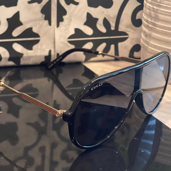 NIC Authentic Gucci Sherryline Sunglasses GG0199S 001 99x0 145 - Picture 2 of 8